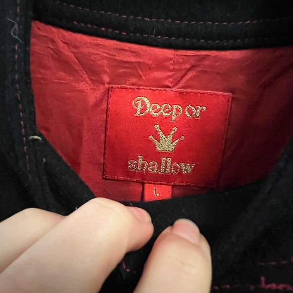 Black Trench Coat with Classic Tailored Style and Full-Length Sleeves - Picture 2 of 5